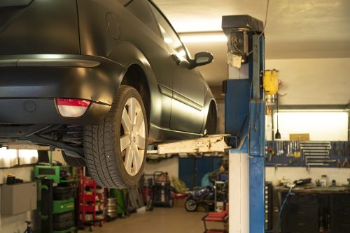 2 Post Lift vs 4 Post Lift: A Practical Guide to Picking the Right Car Lift